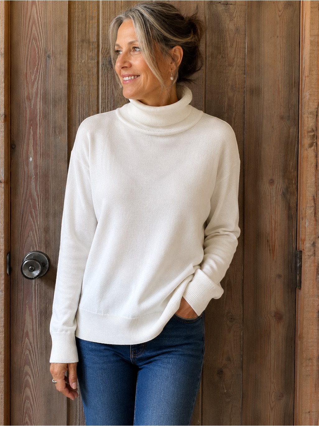 Vintage Yarn Works Cream Turtleneck Sweater Large 70% Acrylic 30% Wool